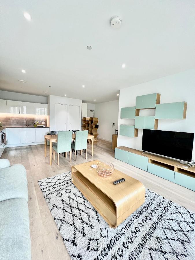 Luxury 2 Bedroom 2 Bathroom - Airport * London