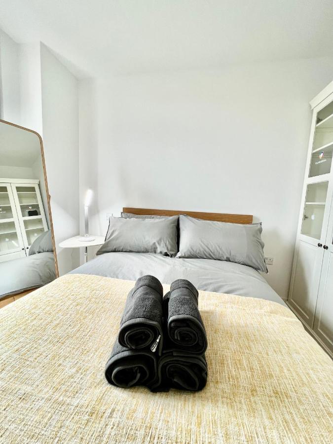 Luxury 2 Bedroom 2 Bathroom - Airport Apartment London